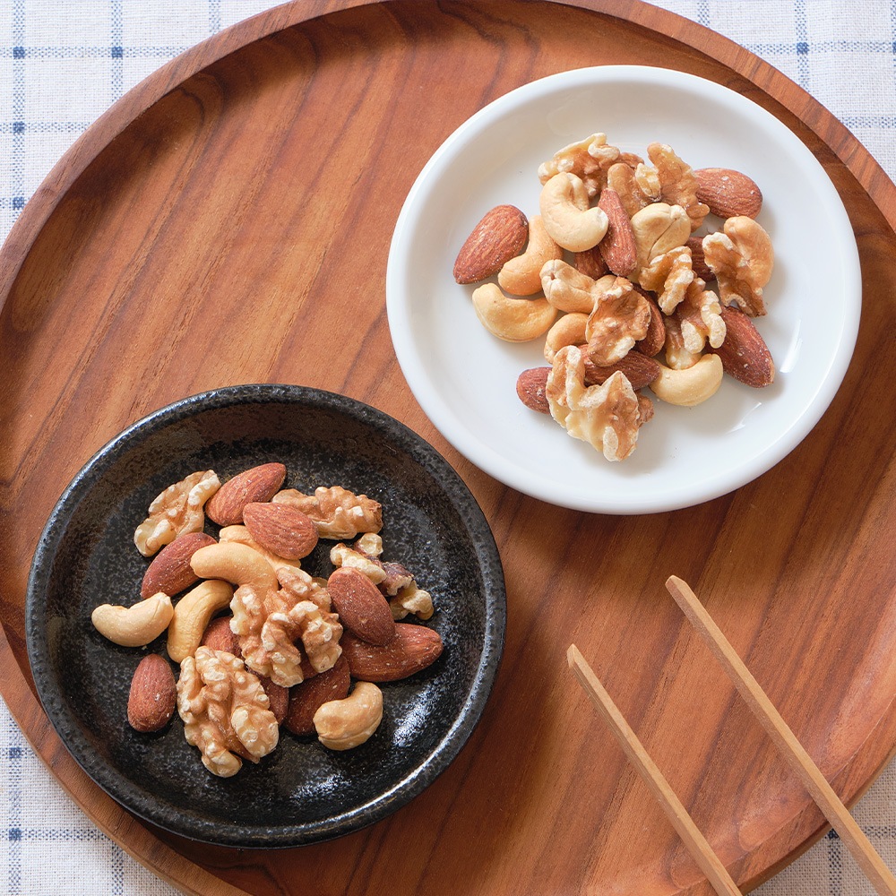 【YAMATSU STANDARD】12cm 小皿 副菜 取鉢 豆皿 醤油皿 おやつ 丸皿 プレート 皿 白 黒 ホワイト ブラック おしゃれ 収納 カフェ食器 シンプル 美濃焼 磁器 ポーセラーツ BPAフリー ギフト 業務用 軽い 日本製