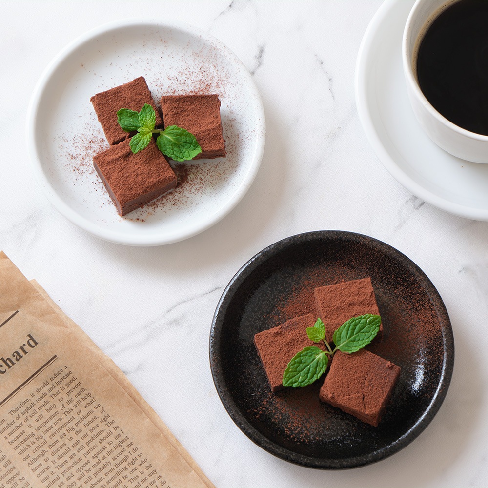 【YAMATSU STANDARD】12cm 小皿 副菜 取鉢 豆皿 醤油皿 おやつ 丸皿 プレート 皿 白 黒 ホワイト ブラック おしゃれ 収納 カフェ食器 シンプル 美濃焼 磁器 ポーセラーツ BPAフリー ギフト 業務用 軽い 日本製