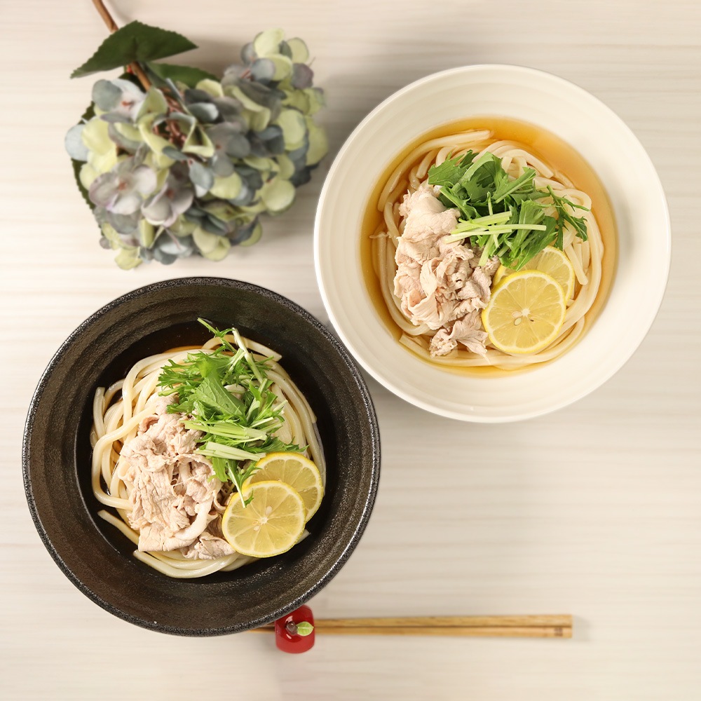 【YAMATSU STANDARD】23cm 麺鉢 副菜 取り皿 豆皿 醤油皿 おやつ 丸皿 プレート 皿 白 黒 ホワイト ブラック おしゃれ 収納 カフェ食器 シンプル 美濃焼 磁器 ポーセラーツ BPAフリー ギフト 業務用 軽い 日本製