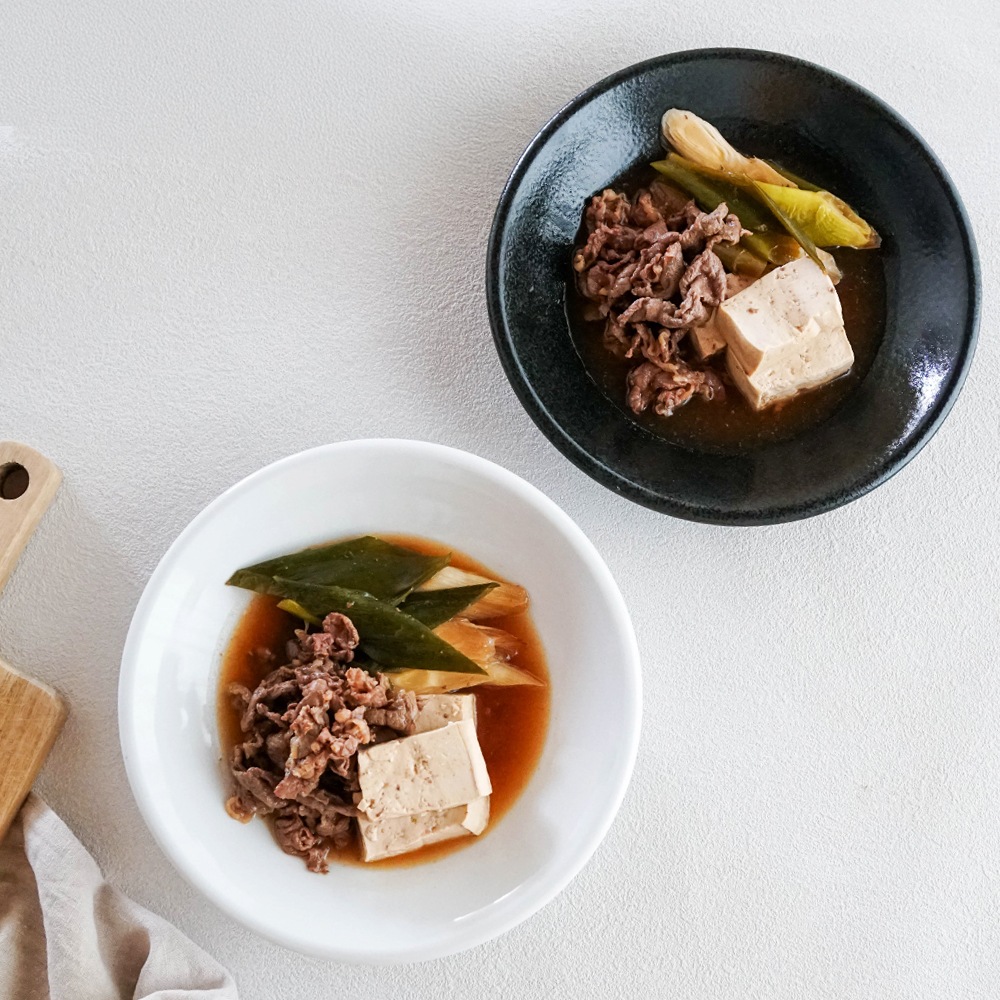 【YAMATSU STANDARD】24cm 深皿 皿 ワンプレート カレー パスタ サラダ 丸皿 プレート 皿 白 黒  ホワイト ブラック  おしゃれ 収納 カフェ食器 シンプル 美濃焼 磁器 ポーセラーツ BPAフリー ギフト 業務用 軽い 日本製