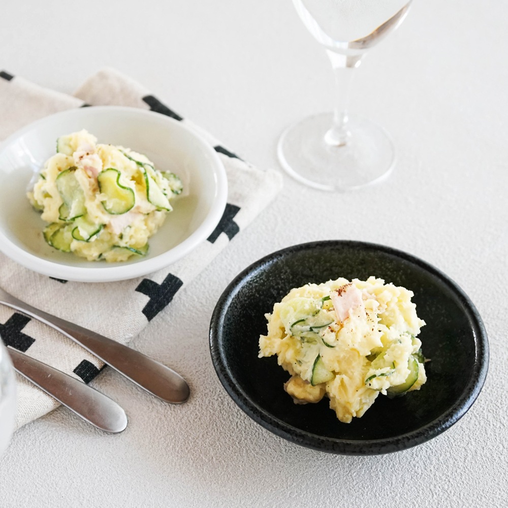 【YAMATSU STANDARD】13cm 深皿 皿  サラダ 丸皿 プレート 皿 白 黒  ホワイト ブラック  おしゃれ 収納 カフェ食器 シンプル 美濃焼 磁器 ポーセラーツ BPAフリー ギフト 業務用 軽い 日本製