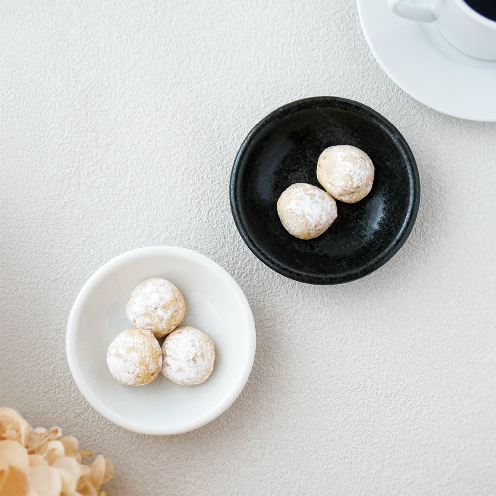 【YAMATSU STANDARD】10cm 深皿 小皿 取り皿 丸皿 デザート 皿 白 黒 ホワイト ブラック おしゃれ 収納 カフェ食器 シンプル 美濃焼 磁器 ポーセラーツ BPAフリー ギフト 業務用 軽い 日本製