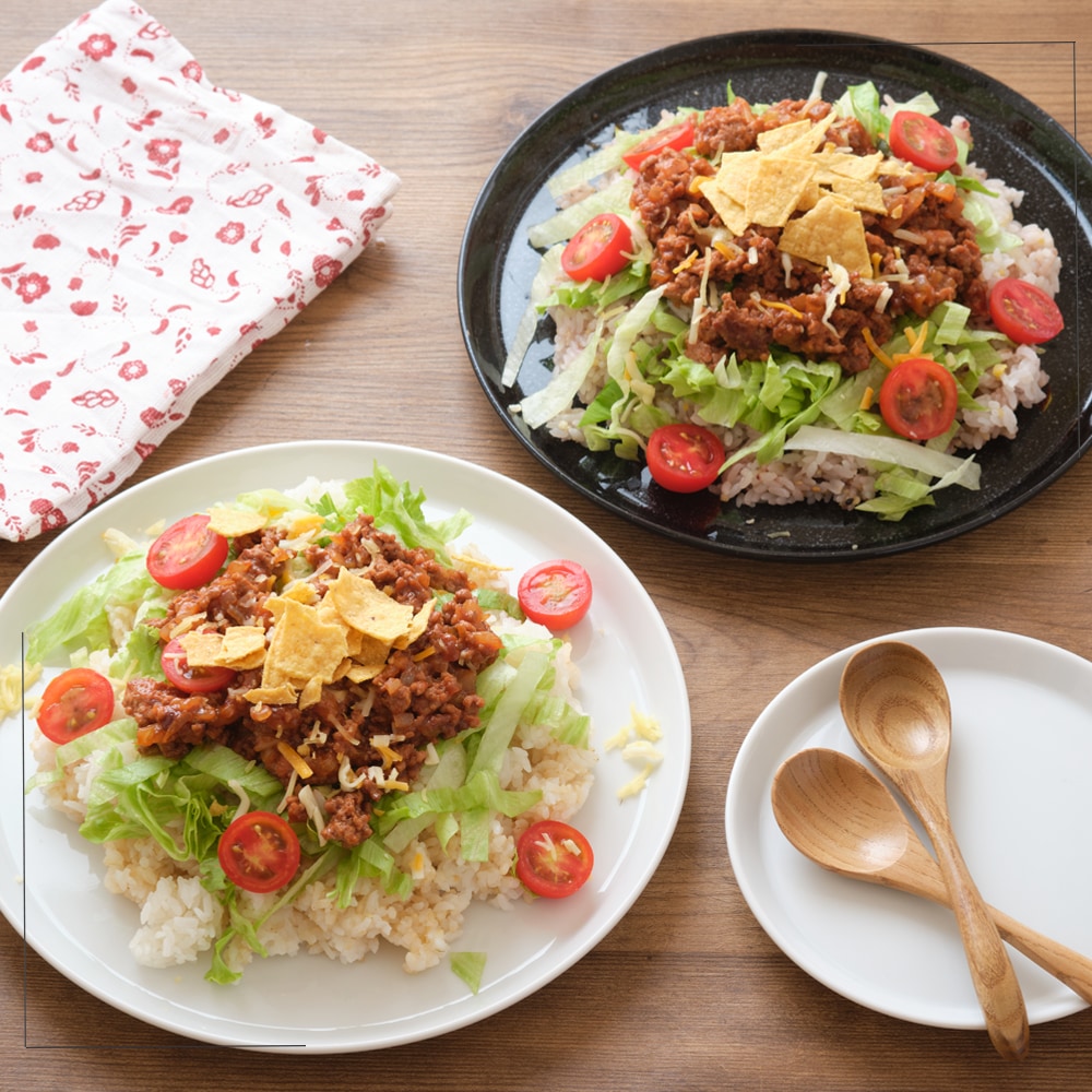 【YAMATSU STANDARD】25cm 大皿 メイン皿 ディナー皿 丸皿 プレート 皿 白 黒 ホワイト ブラック おしゃれ 収納 カフェ食器 シンプル 美濃焼 磁器 ポーセラーツ BPAフリー ギフト 業務用 軽い 日本製