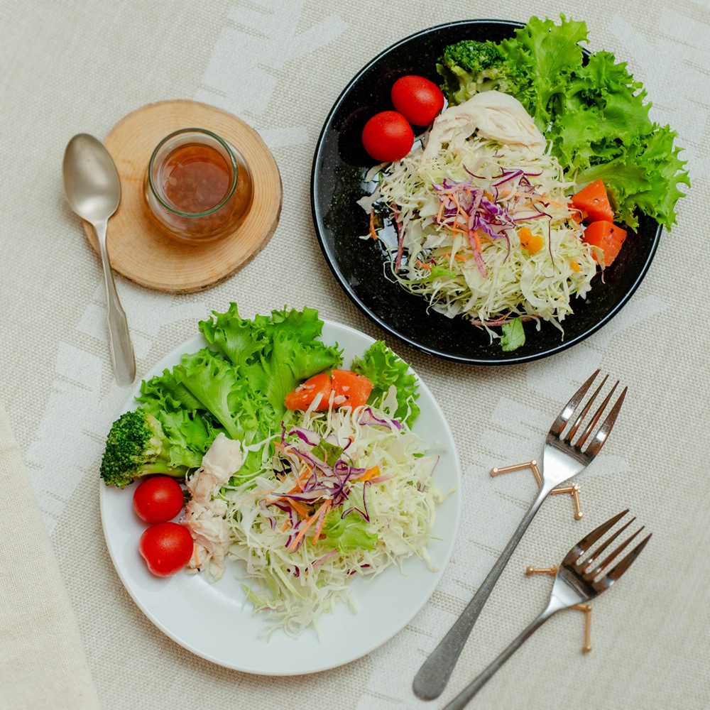 【YAMATSU STANDARD】17cm 浅皿 小皿  デザート サラダ 丸皿 プレート 皿 白 黒  ホワイト ブラック  おしゃれ 収納 カフェ食器 シンプル 美濃焼 磁器 ポーセラーツ BPAフリー ギフト 業務用 軽い 日本製