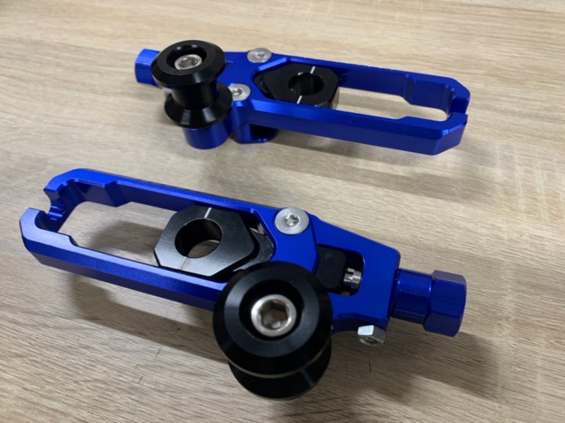 XSR155/125 �����CNC �������󥢥��㥹����2���֥롼  GPTECH-CHAINADJ-BLU-F3@