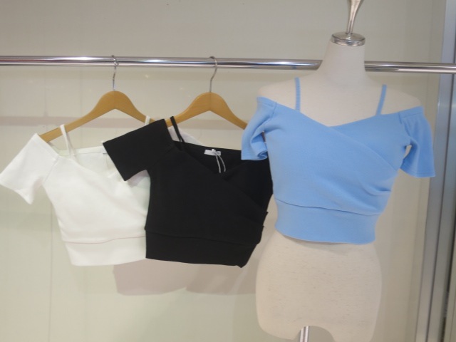 ラスト1点！GYDA ハーフスリーブカシュクールオフショルショートTOPS WH SALE】GYDA ハーフスリーブカシュクールオフショルショート
