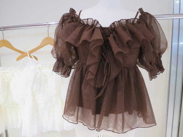 dazzlin 新作　スクエアフリルペプラムブラウス　茶色　未使用　F dazzlin（ダズリン）の「スクエアフリルペプラムブラウス