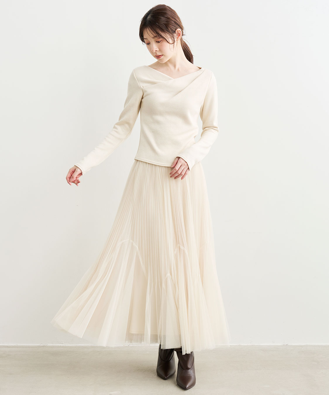 即完売レア☆新品COCODEAL アシメネックオフショルダーカットソー ベージュ COCODEAL アシメネックオフショルダーカットソー 75721415|apricot