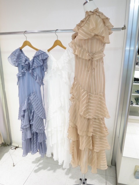 dazzlinダズリンバリエフルイドワンピースブルーM本日発送 ダズリン dazzlin バリエフルイドワンピース （ブルー） -靴