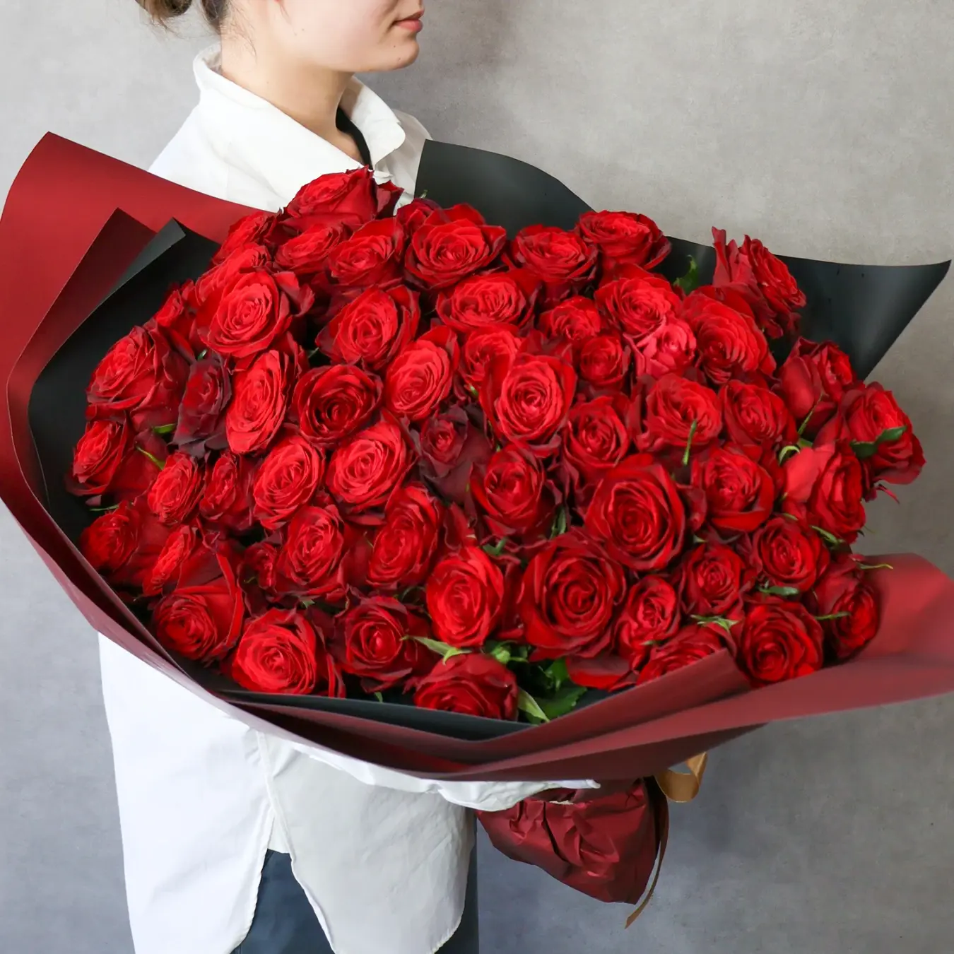 【還暦祝いに】60本のバラの花束