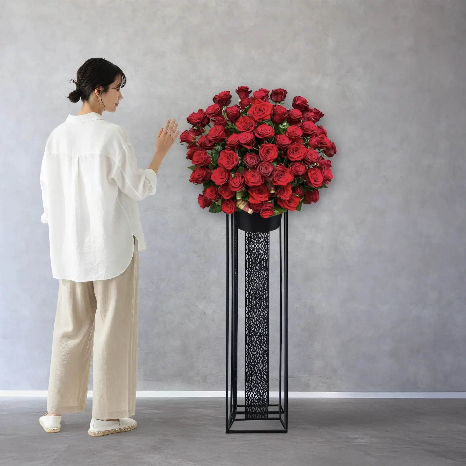 【特別なお祝いに】 バラ本来の美しさが際立つ品格漂う一品  premium