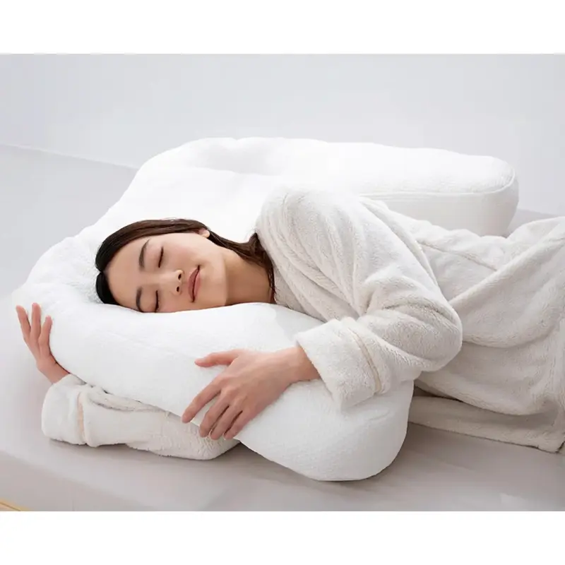 抱き枕と枕が一体になった ハグネグ枕