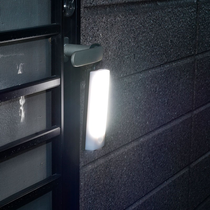 LEDセンサーライト 乾電池式 フック型｜LS-B60JF-4 06-0145｜通販なら