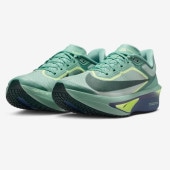 �ʥ��� Nike ������ �ե饤 6 FN8454-003(����Υ�/�饤�ȥ���С�/���Х�ȥ֥ꥹ/������������) ���˥󥰥��塼��