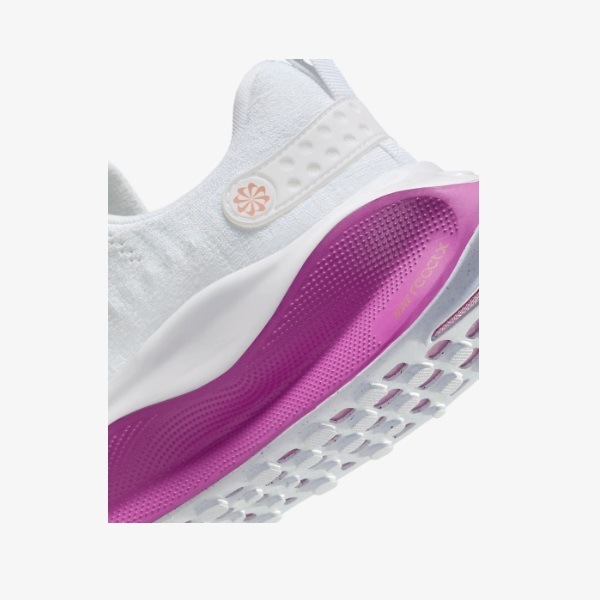 ʥ Nike  ꥢX ե˥ƥ 4 DR2670-108(ۥ磻/ۥåȥե塼/᥿ååɥ֥) ǥ˥󥰥塼