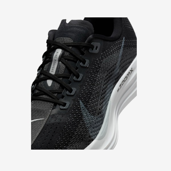 �ʥ��� Nike �ڥ����� �ץ饹 FQ7262-002(�֥�å�/���󥹥饵����/�ۥ磻��/�ԥ奢�ץ���ʥ�) ���˥󥰥��塼��