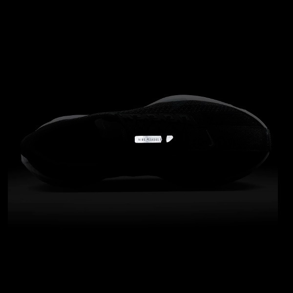 �ʥ��� Nike �ڥ����� �ץ饹 FQ7262-002(�֥�å�/���󥹥饵����/�ۥ磻��/�ԥ奢�ץ���ʥ�) ���˥󥰥��塼��