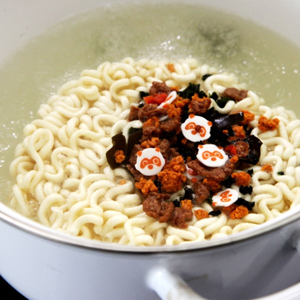 ノグリ旨辛焼きちゃんぽん1箱32食　バラでもＯＫ♪ 韓国ラーメン実食ルポ】コク辛ソースが後をひく「旨辛焼き