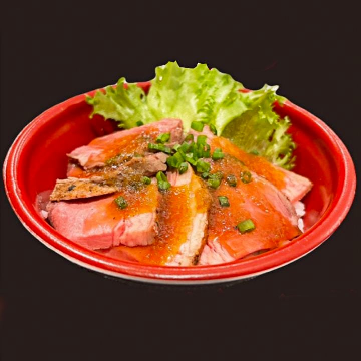 【104】厚切りローストビーフ丼