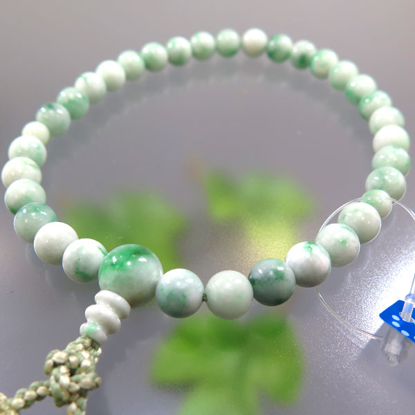 ミャンマーの石の翻る花の腕輪の翡翠の女性の玉の腕輪の収集品 女性用数珠 最高級糸魚川翡翠 8mm玉 共仕立て 限定品のご紹介
