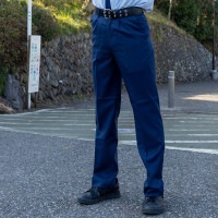 優れた伸縮性 高級感のあるワークパンツ 紺
