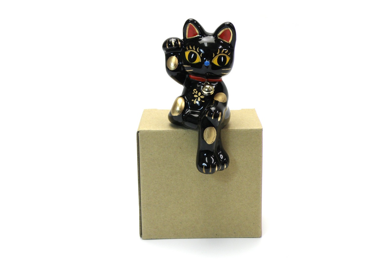 気まぐれ価格！招き猫　ラッキーキャット　縁起物　風水 Amazon.co.jp: 中国風水磁器ラッキーキャットフィギュア 招き猫
