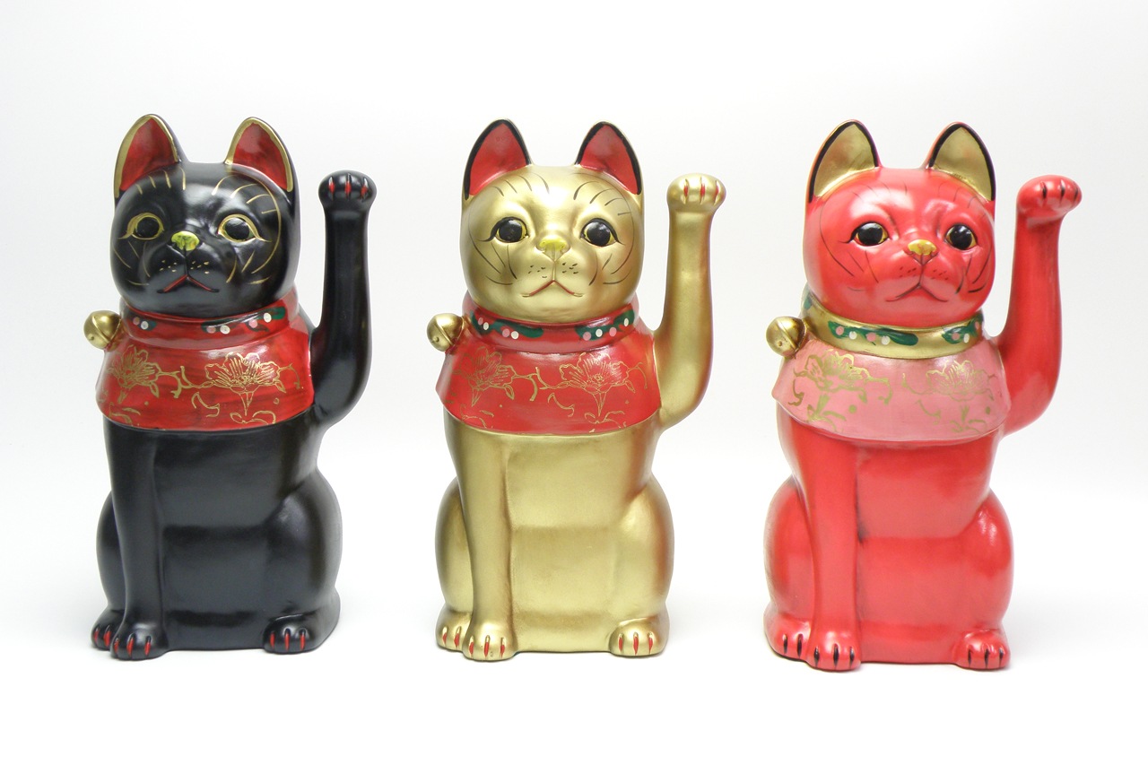 有田ひろみ・ちゃぼ Q工房　前掛けの招き猫ちゃん　左手挙げ　まねきねこ 陶芸品 有田ひろみ・ちゃぼ Q工房 前掛けの招き猫ちゃん 左手挙げ