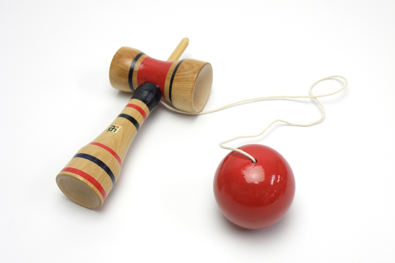 伊勢玩具 けん玉 小 | 工芸品・アクセサリー・玩具,玩具 | おかげ横丁