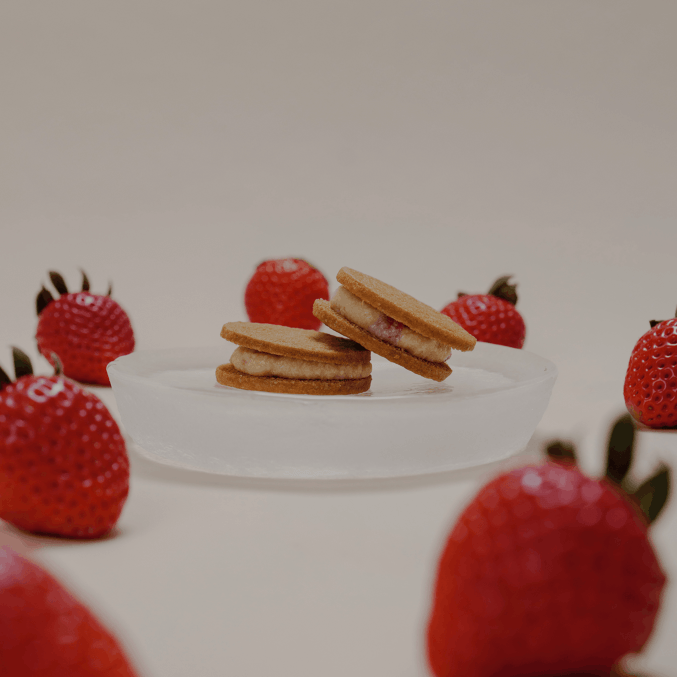 Ichigo Butter Sand 12P BOX (瓶詰め クッキー24枚入り)