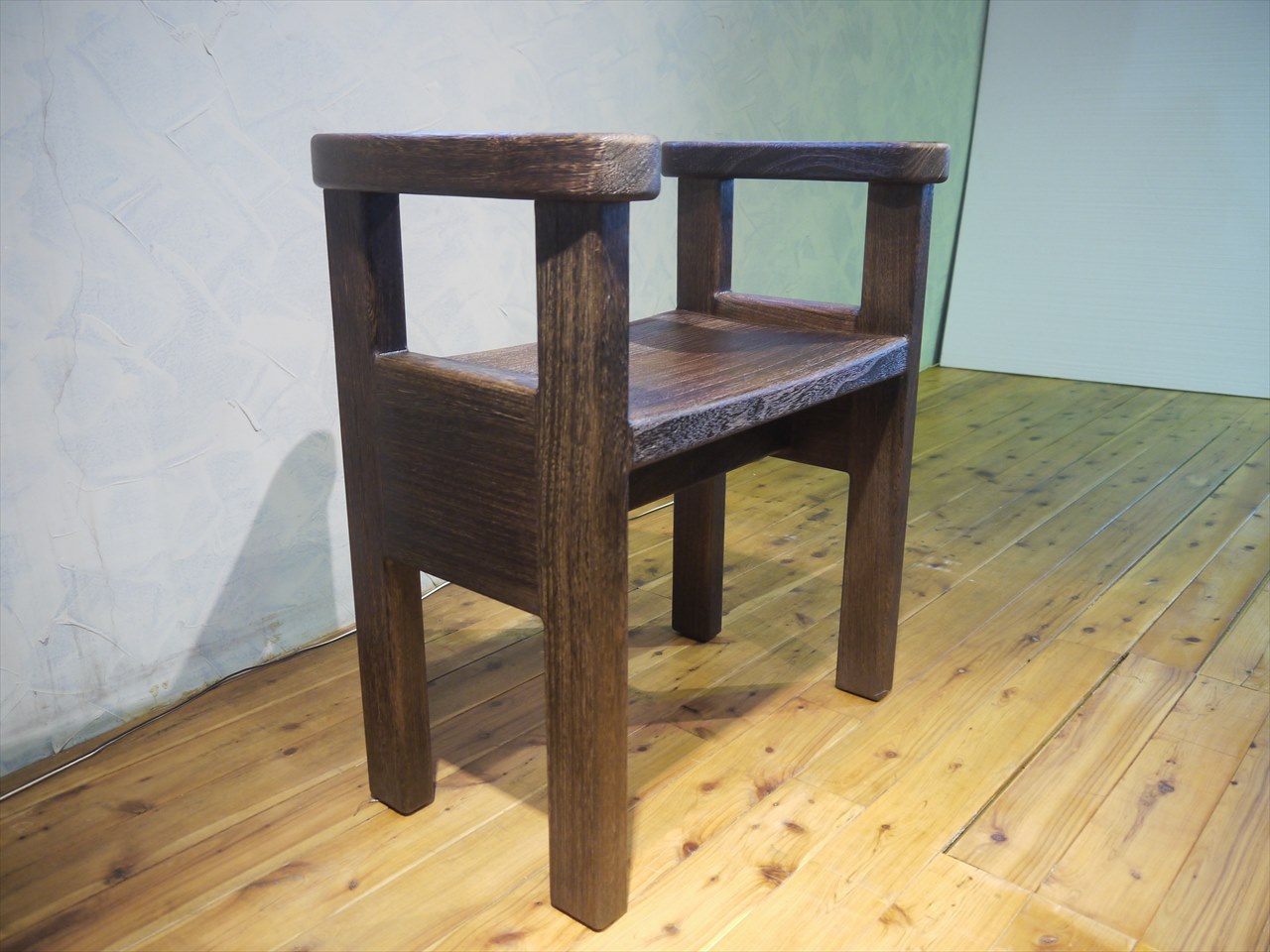 焼桐アーム椅子 桐里工房 1-2脚 焼桐アーム椅子 桐里工房 1-2脚 - メルカリ