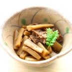 化学調味料無添加！【電子レンジで温めるだけ】 牛肉と牛蒡の旨煮 (国産牛を使用し、ご飯にあう旨煮に仕上げました)
