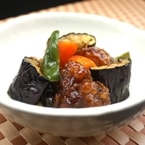 化学調味料無添加！【電子レンジで温めるだけ】 鶏肉と茄子のピリ辛炒め (ゴロゴロの野菜と鶏の唐揚げを特性だれで絡めました)