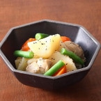 化学調味料無添加！【電子レンジで温めるだけ】 鶏塩じゃが (梶山葉月監修の、化学調味料無添加で作った鶏塩じゃがは、ポテトサラダにアレンジも可能)