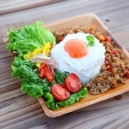 化学調味料無添加！【電子レンジで温めるだけ】 ガパオライスの素 (さっぱりとヘルシーに、鶏むねミンチを使用したガパオライスの素)