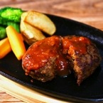 黒毛和牛使用！【電子レンジで温めるだけ】黒毛和牛ハンバーグ トマトソース (黒毛和牛を使用した、肉肉しいジューシーな和牛ハンバーグ)