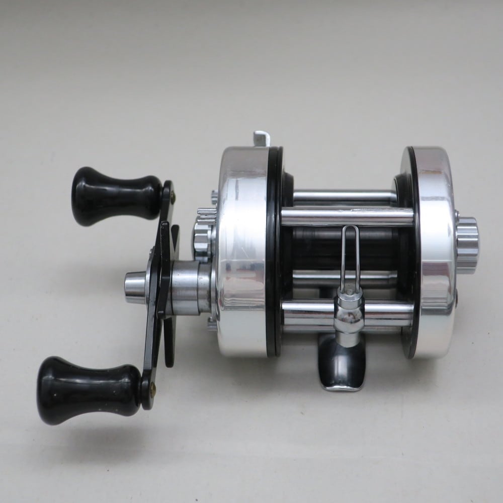 【国内配送】 PFLUEGER,2800,フルーガー,ベイトリール リール