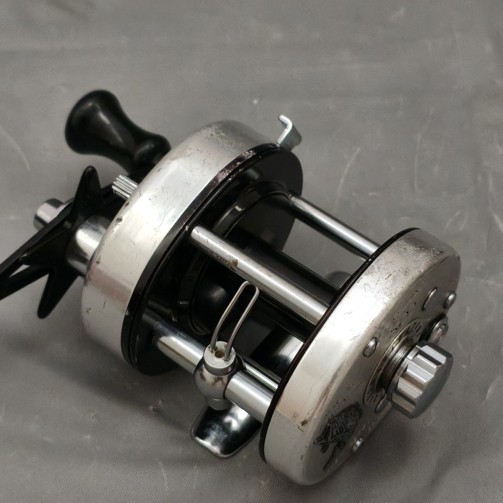 PFLUEGER,2800,フルーガー,ベイトリール