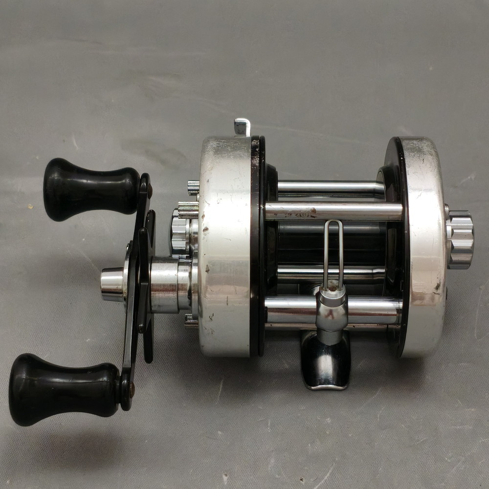 PFLUEGER,2800,フルーガー,ベイトリール