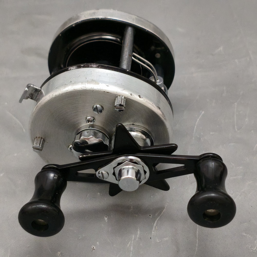 PFLUEGER,2800,フルーガー,ベイトリール