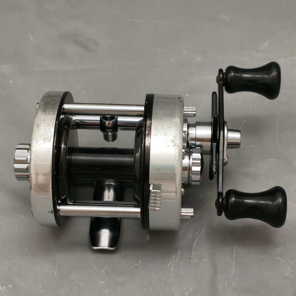 PFLUEGER,2800,フルーガー,ベイトリール
