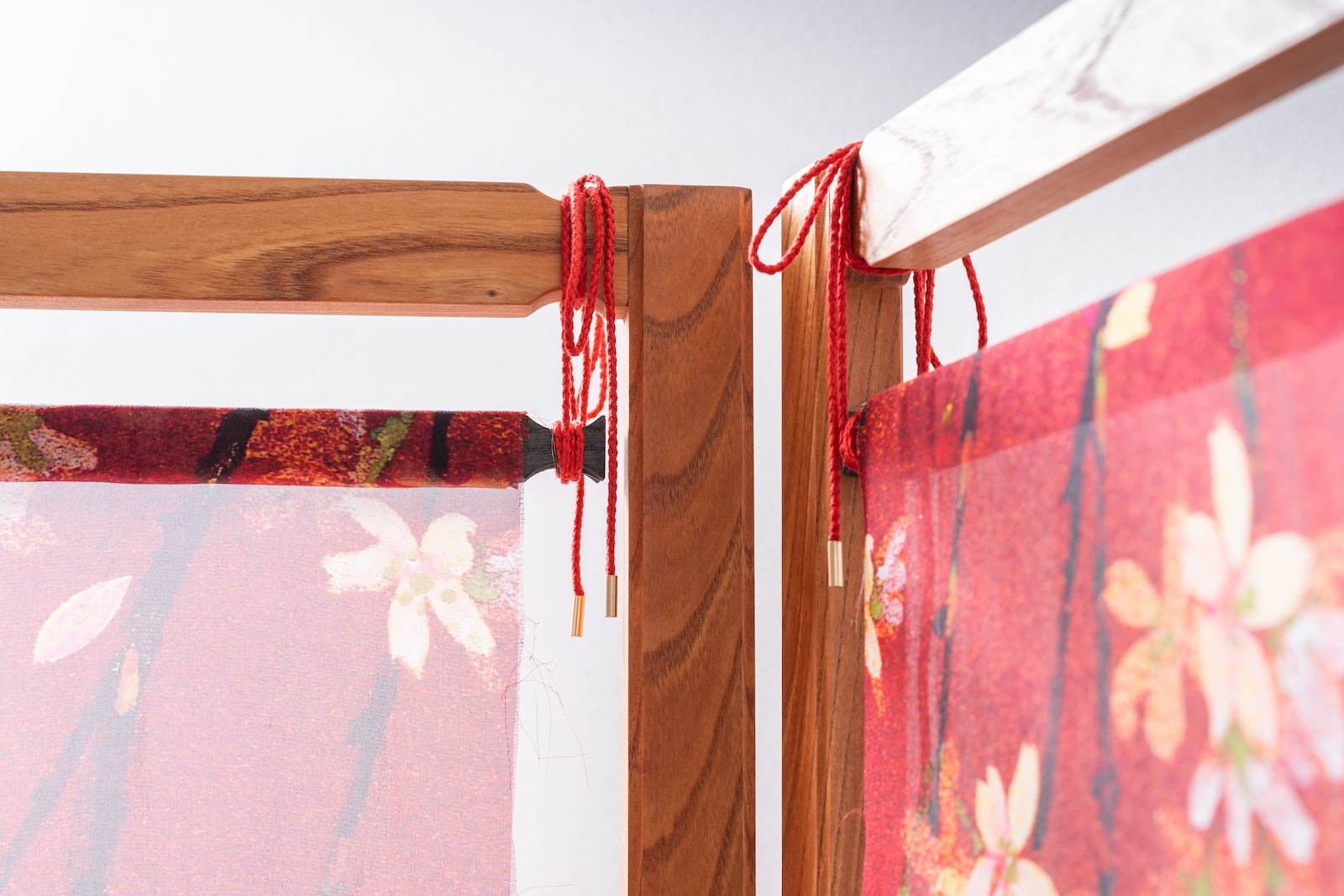 絹屏風  しだれ桜　/ KINUBYOBU  SHIDARE-SAKURA