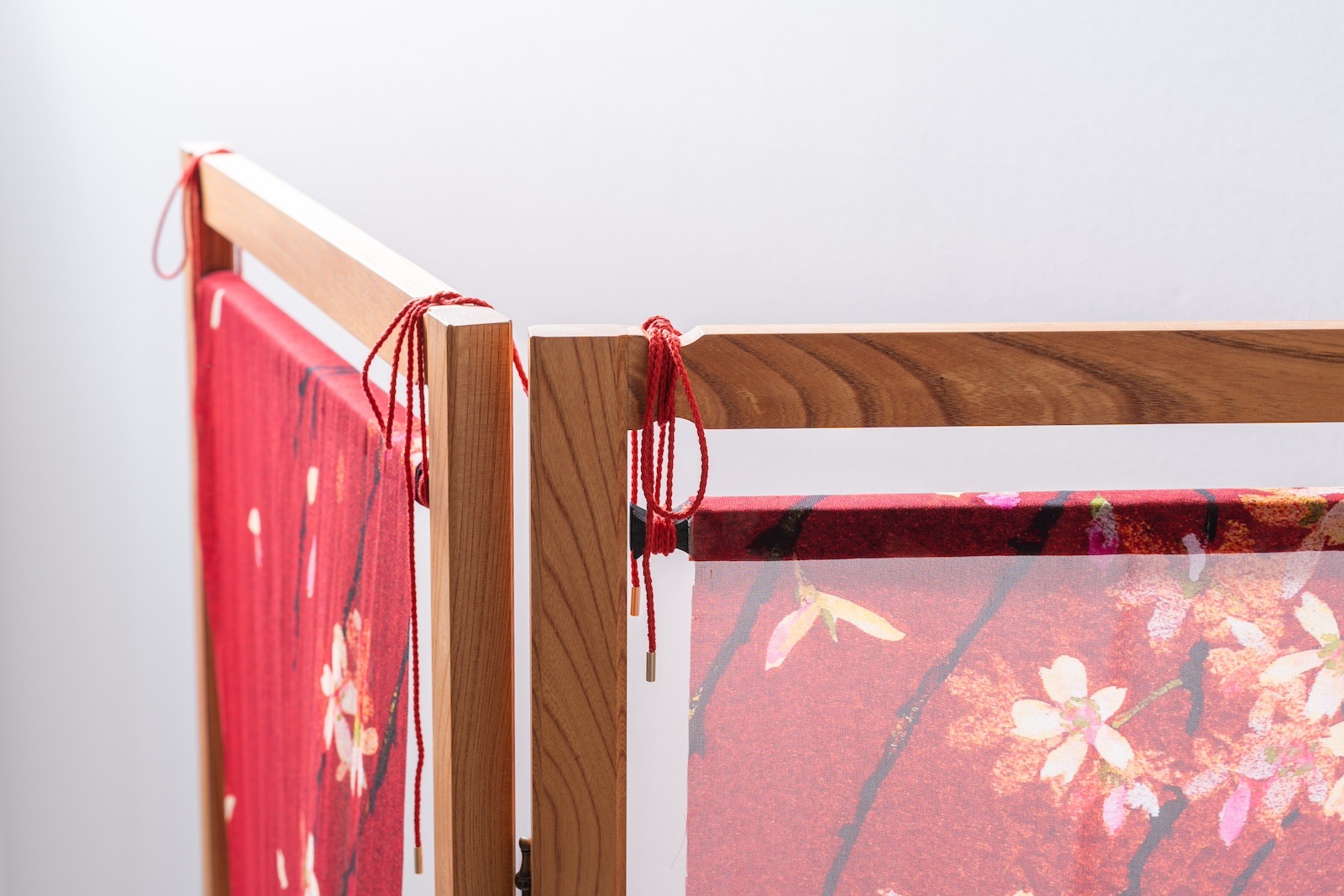 絹屏風  しだれ桜　/ KINUBYOBU  SHIDARE-SAKURA