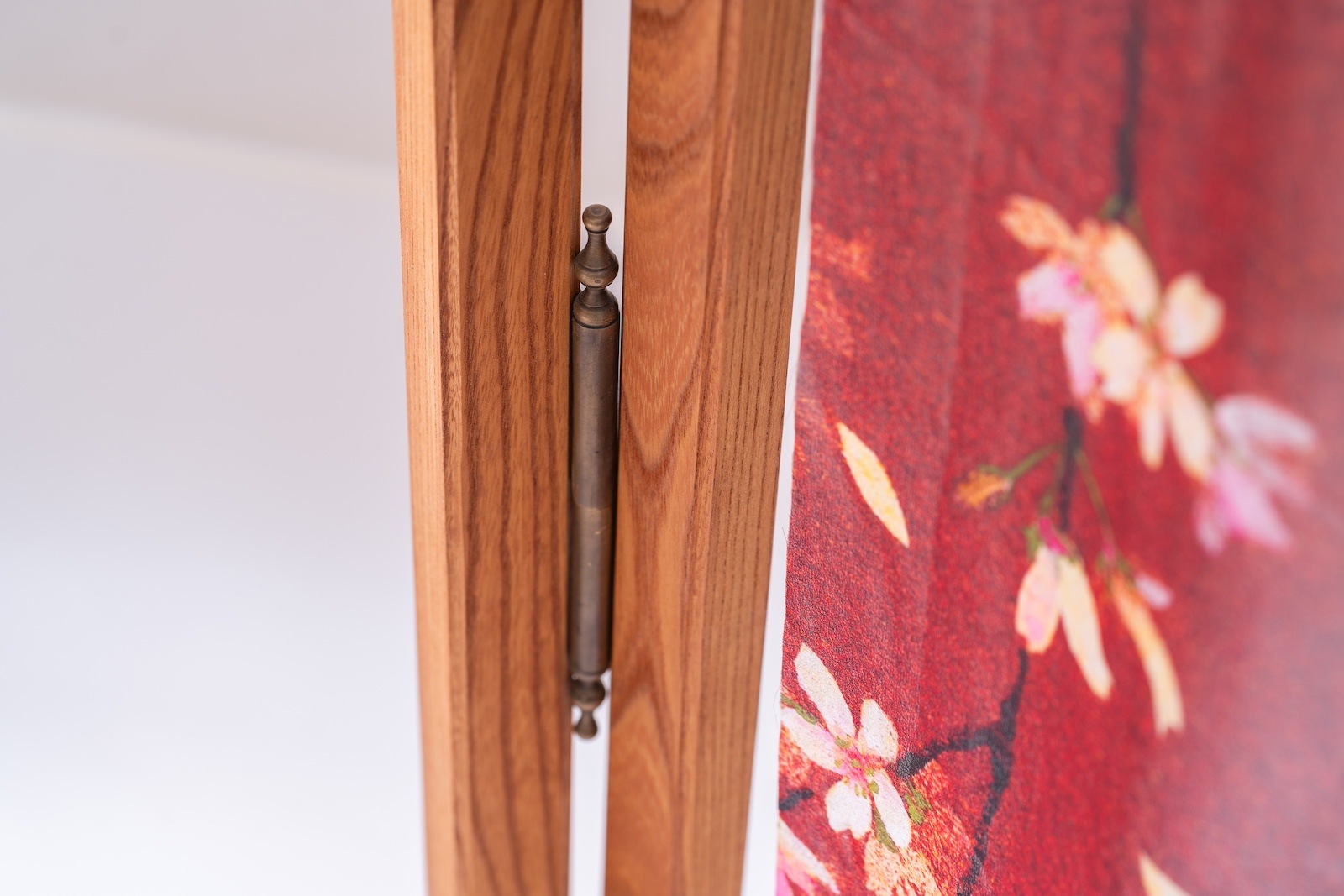 絹屏風  しだれ桜　/ KINUBYOBU  SHIDARE-SAKURA