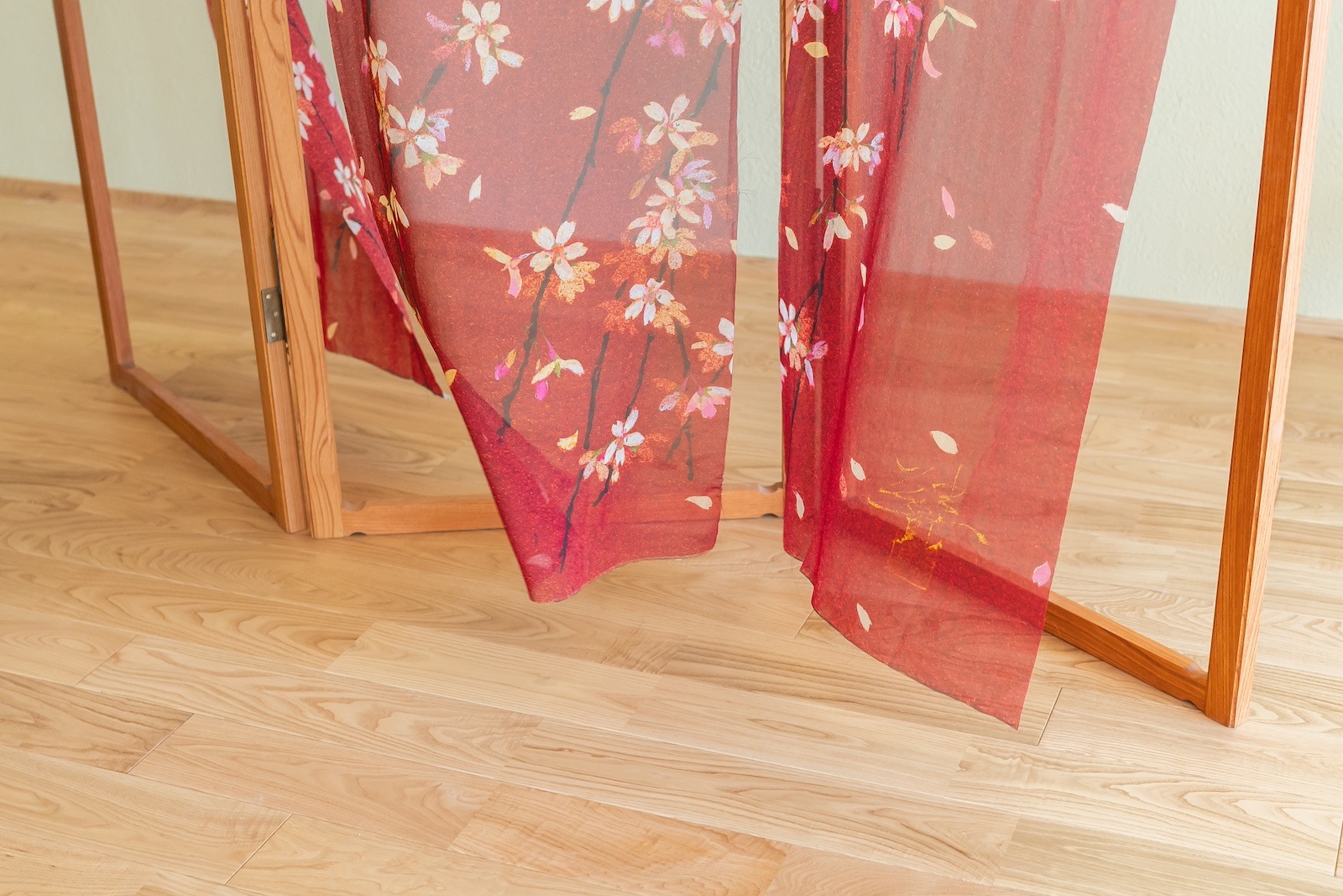 絹屏風  しだれ桜　/ KINUBYOBU  SHIDARE-SAKURA