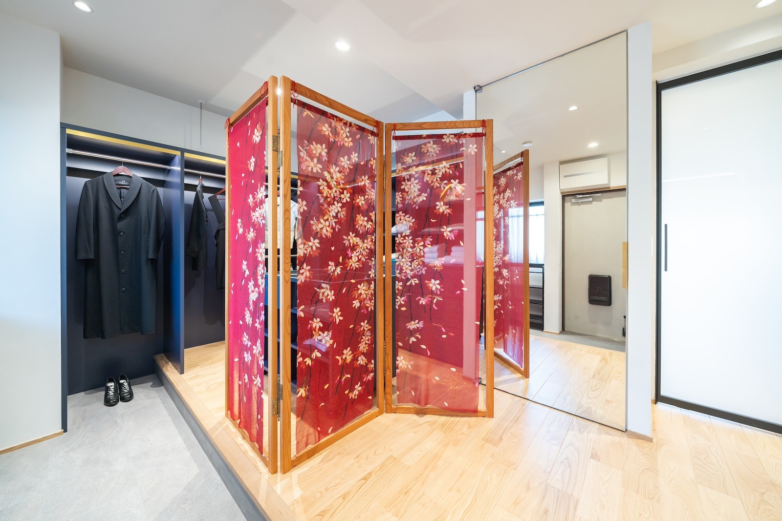 絹屏風  しだれ桜　/ KINUBYOBU  SHIDARE-SAKURA