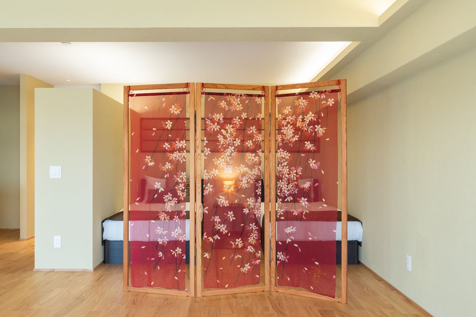 絹屏風  しだれ桜　/ KINUBYOBU  SHIDARE-SAKURA