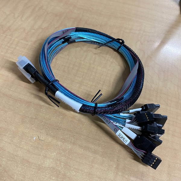 26II-1C5407-7500-SB Slimline SAS x8 to 8 SATA 75cm Cable areca
