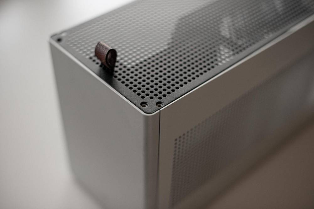 PCパーツ Louqe Ghost s1 mk3 LOUQE GHOST S1 MkIII - Premium Small Form Factor Mini-ITX Case