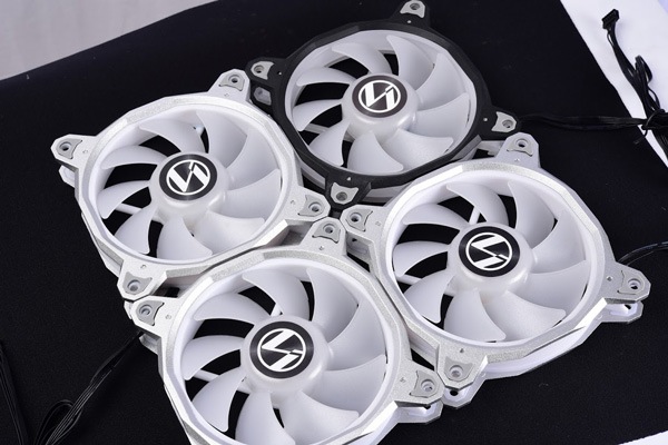 Lian Li BORA 120 RGB Black�������ѥե���ñ��
