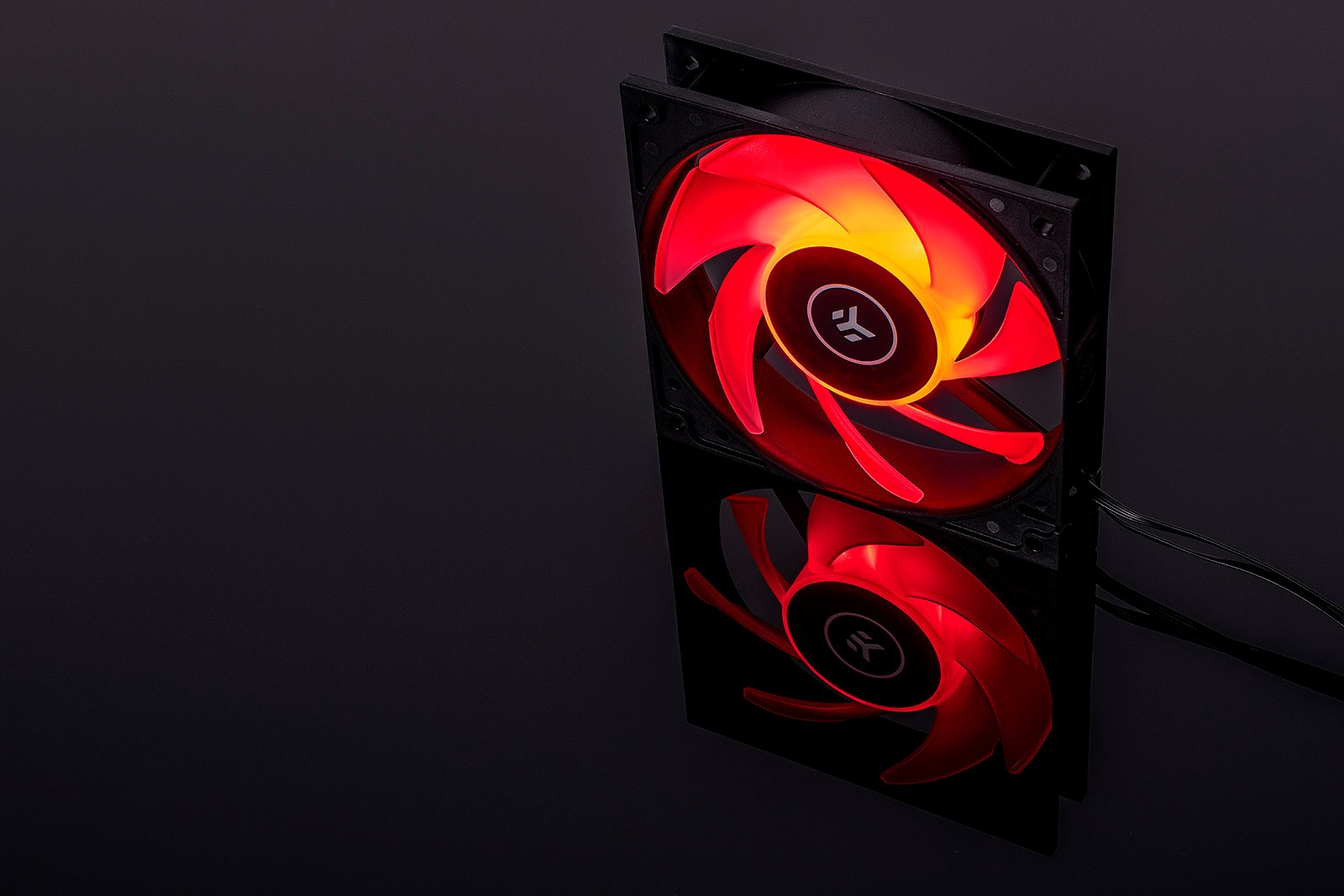 特価】 EK WaterBlocks EK-Vardar EVO 120ER RGB (500-2200 rpm) | PC